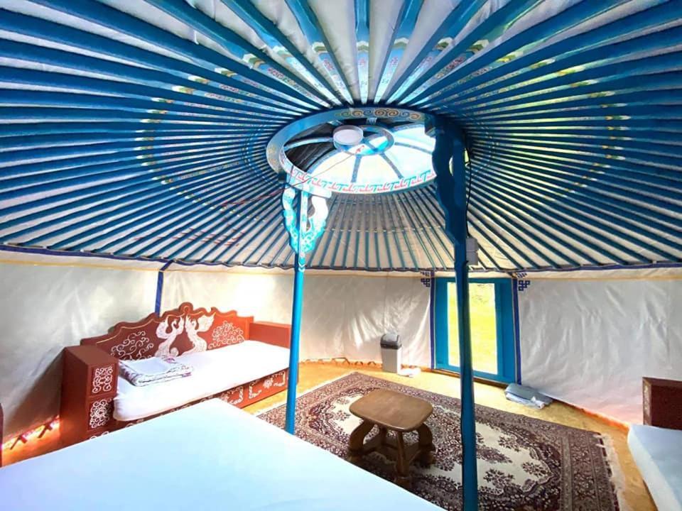 Отель Mongolian Yurt Camp Чески-Штернберк Экстерьер фото